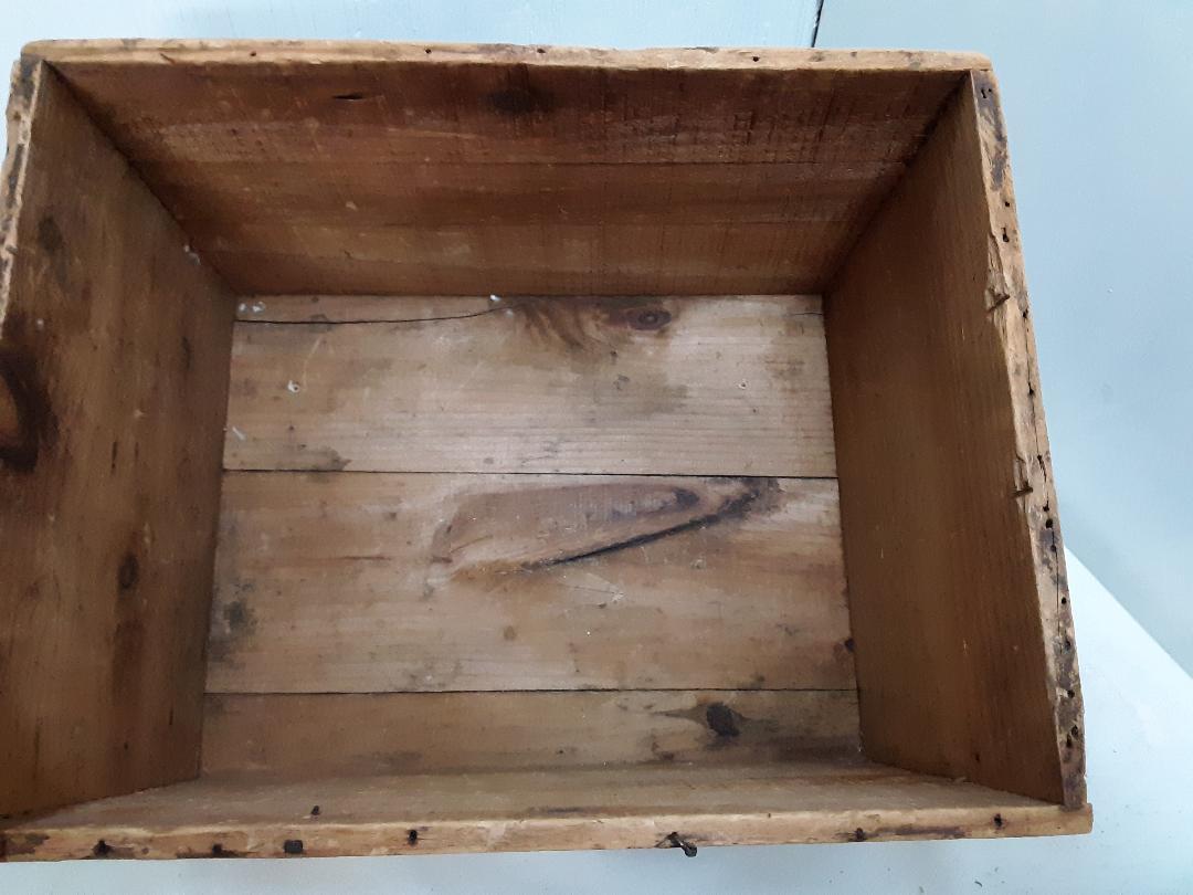 VINTAGE Dovetailed Wood Shipping Crate Box Rough & Ready Parlor Matches Diamond