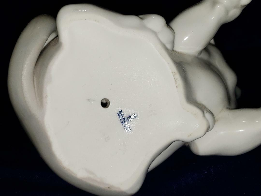 Lladro 1139 Dog and Snail - Retired