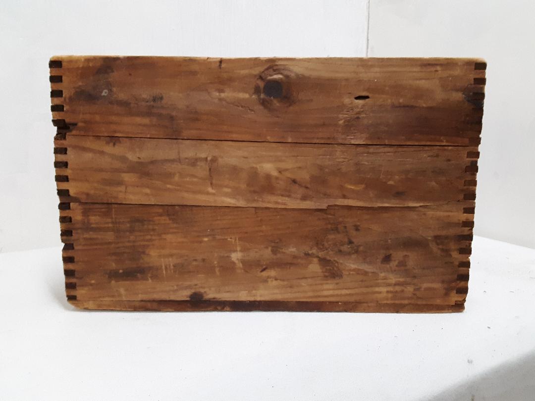 VINTAGE Dovetailed Wood Shipping Crate Box Rough & Ready Parlor Matches Diamond
