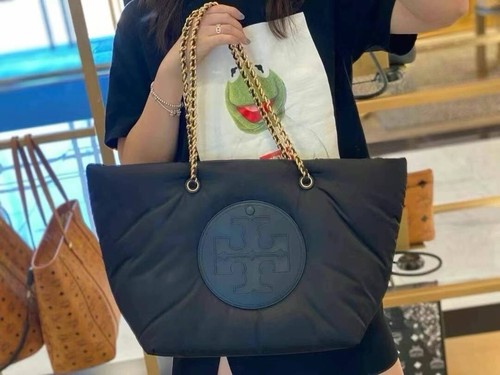 即発★TORY BURCH★Ella Puffy Chain Soft Tote 152450-616 Ella Chain Soft Tote: Women's Designer Tote Bags | Tory Burch