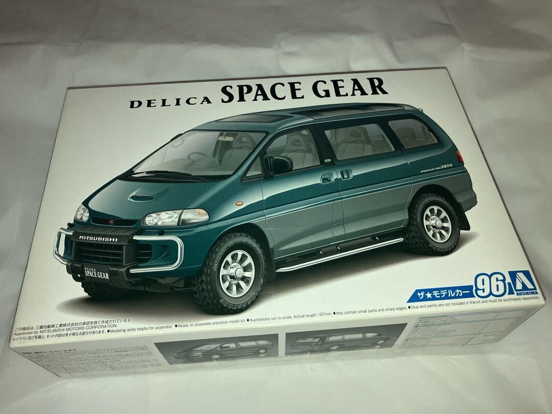 Aoshima 1/24 Scale MITSUBISHI PE8W DELICA Space Gear 1996