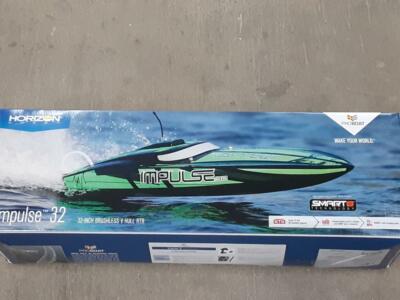 Pro Boat Impulse 32'' Deep-V RTR Brushless Boat White/Red PRB08037T2 New!!