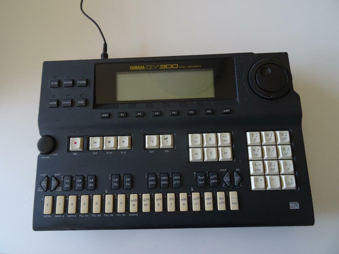 DTM・DAW YAMAHA QY300 YAMAHA QY300 Music Sequencer Sound Module Synthesizer 1994