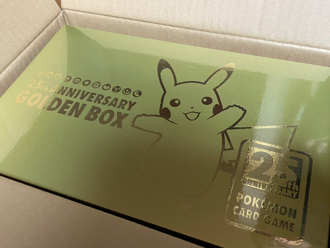 【Amazon産】25th ANNIVERSARY GOLDEN BOX Pokemon TCG: Sword & Shield - 25th Anniversary Golden Box : Amazon