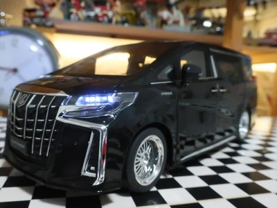 1/18 Customized Toyota Alphard Executive Lounge Mini Car