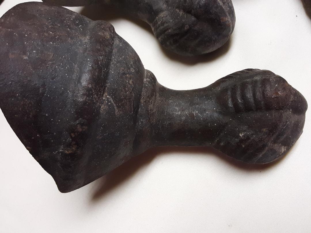 Set of 4 vintage cast iron eagle claw ball bath tub feet