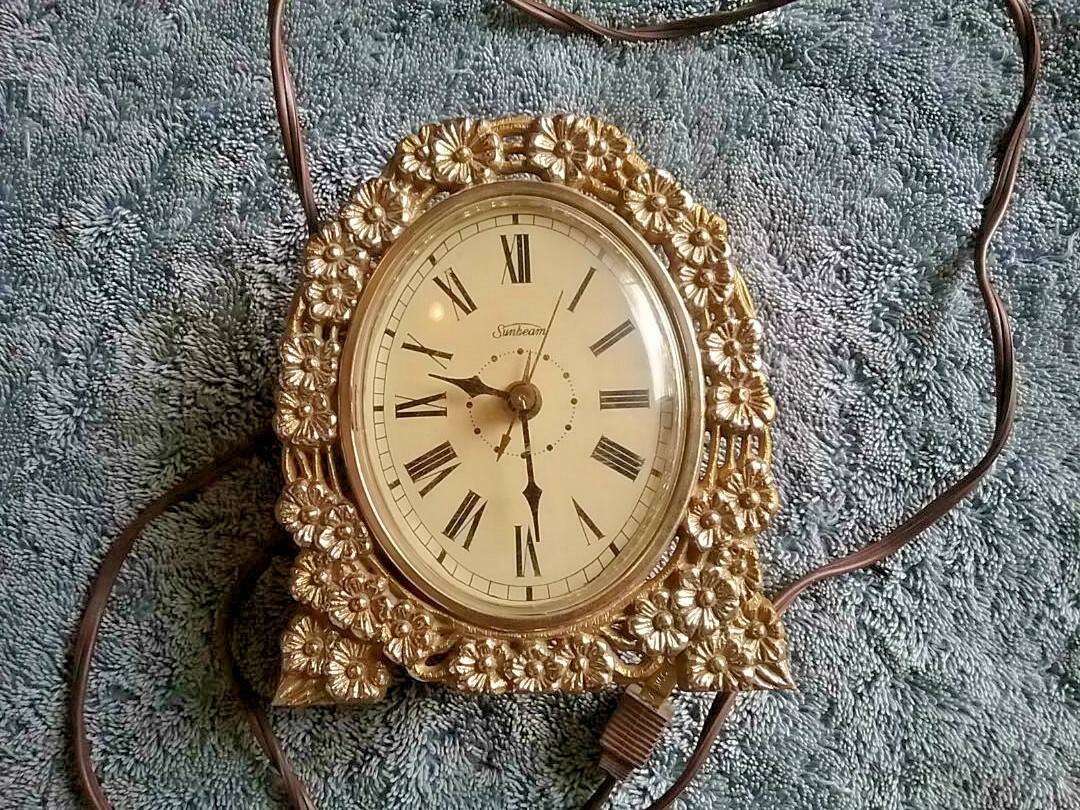 Vintage Sunbeam Electric Clock Model 428A Series B Gold Flower Frame