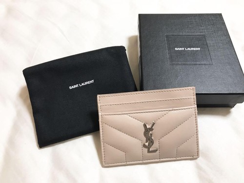 YSL カートリッジ こんにちは イヴ・サンローランのリップ作成デバイス、約9,000通りから好き