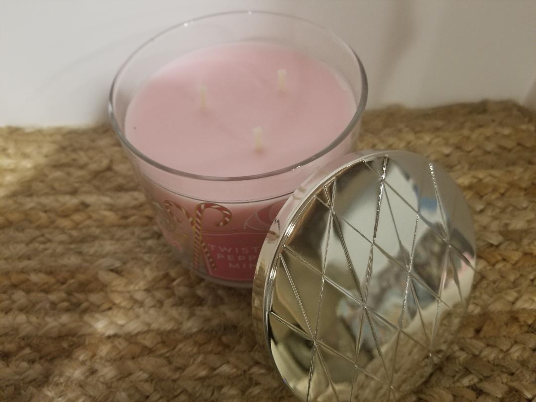 Bath & Body Works TWISTED PEPPERMINT 3 Wick Candle 14.5 oz / 411 g