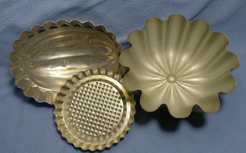 3 Vintage Baking Tins