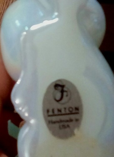Fenton Vintage White Opalescent Crouching Cat Kitty  Figurine Kitten