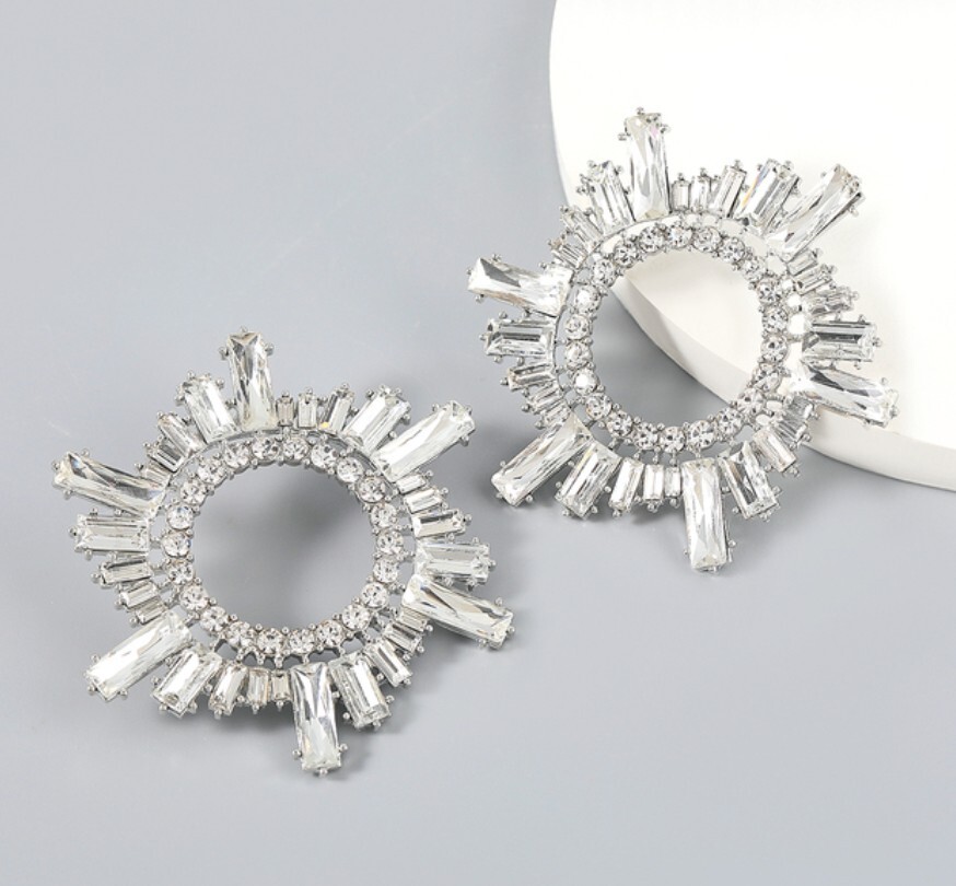 ピアス AMINA MUADDI Earring (JEANNEEARRING WHTGOLD) Amina Muaddi Embellished Metal Jeanne Earrings In Whtgold