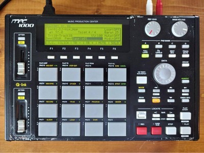 AKAI professional MPC1000 Black 128MB Sampler Sequencer MPC