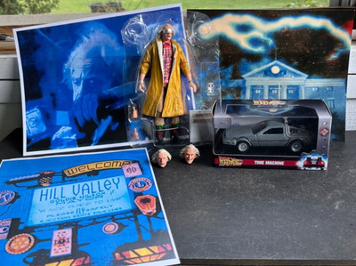 NECA Back To The Future Doc Brown in future and cool bonus items