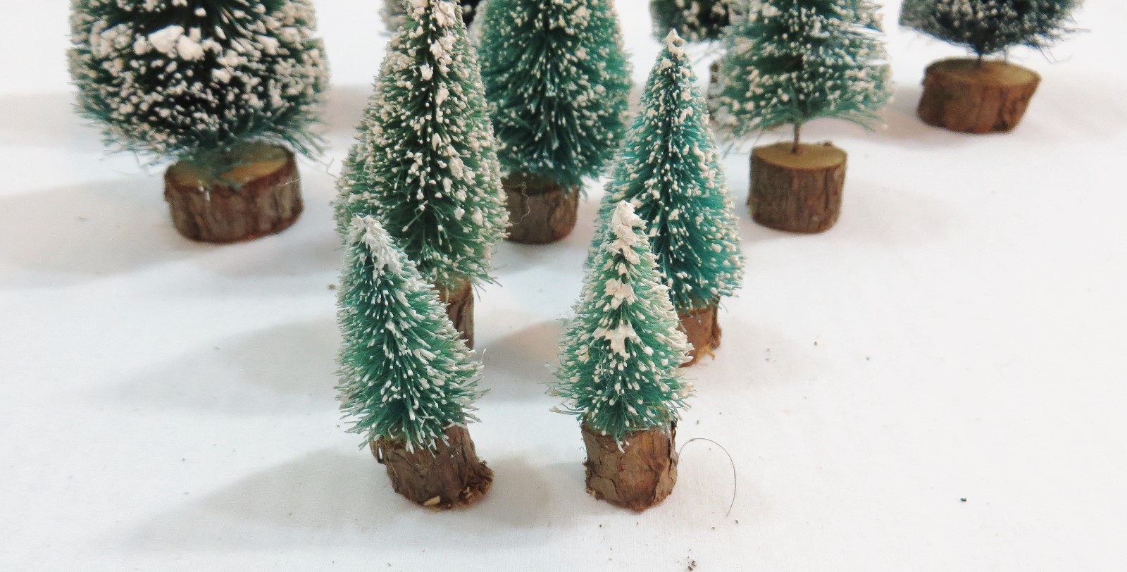 CHRISTMAS VILLAGE BOTTLE BRUSH FROSTED TREE LOT 11