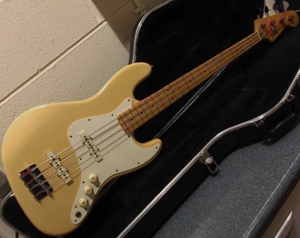 1983 Fender Jazz bass guitar US Standard made in Fullerton America Dan Smith era, with case