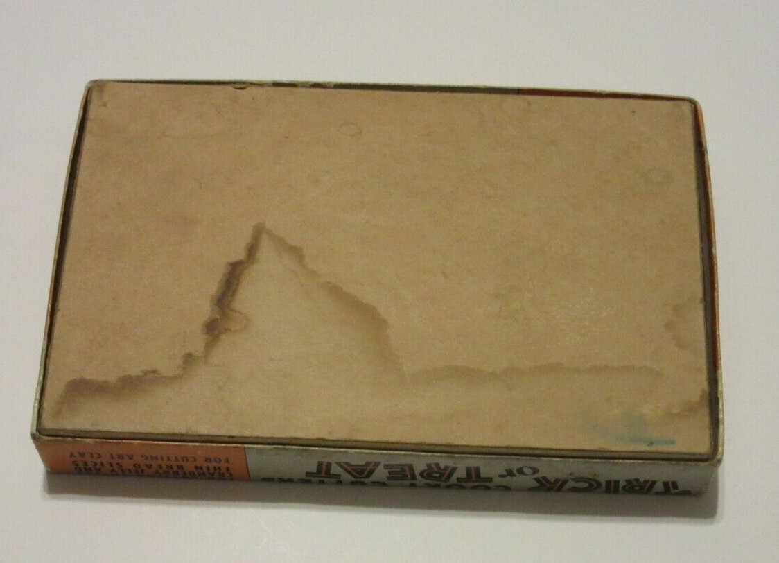 6 VINTAGE HALLOWEEN TRICK OR TREAT METAL COOKY CUTTERS WITCH OWL BAT ORIG BOX