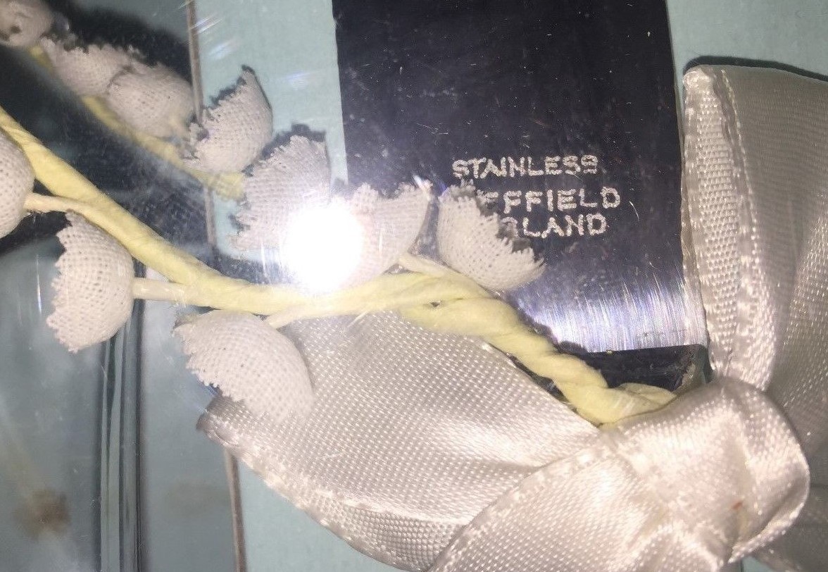 BRIDE AND GROOM CHAMPION GLASSES AND KNIFE SET FROM 1989