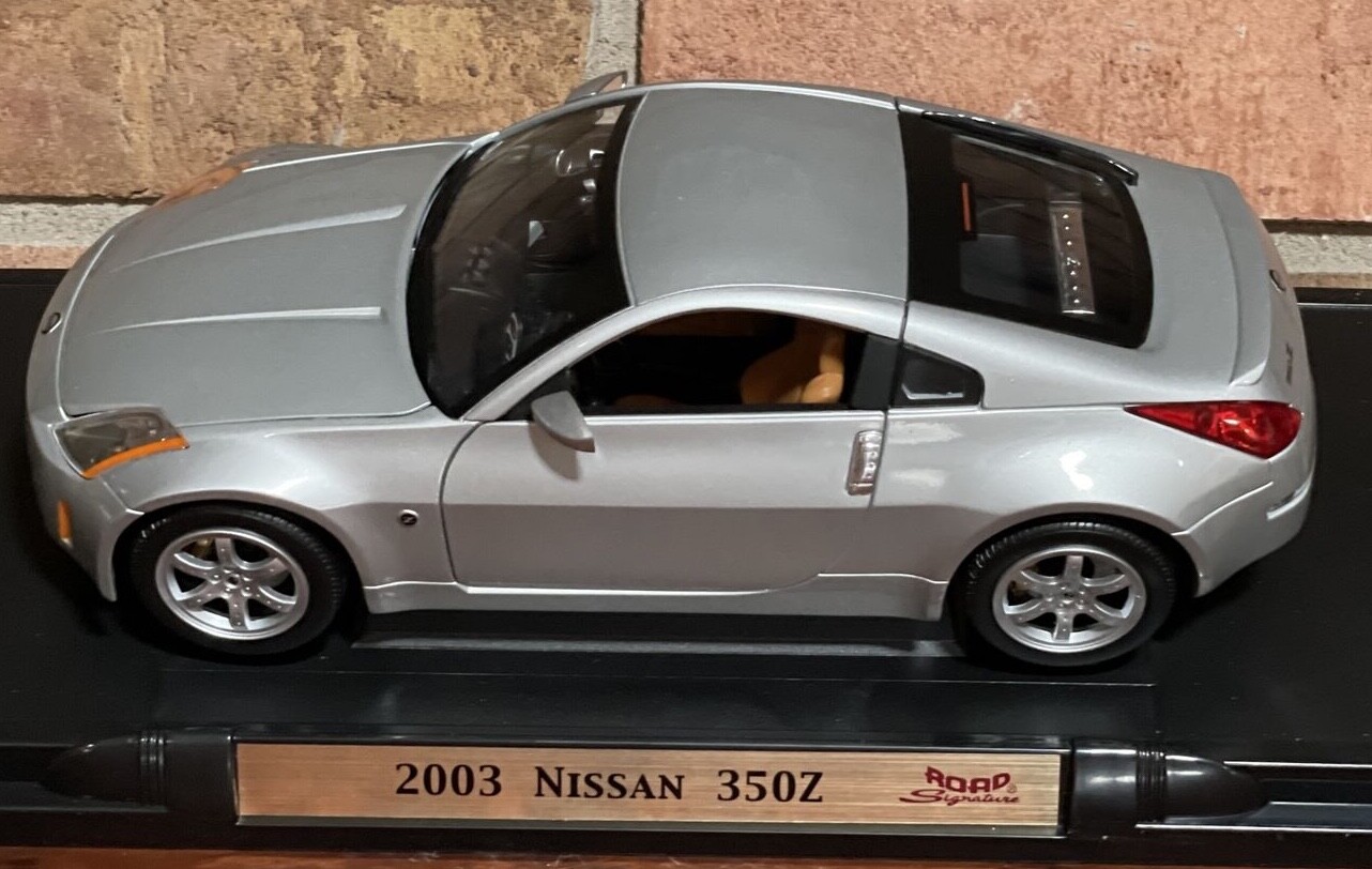 Nissan 350Z シルバー 1/18 ミニカー 2003 NISSAN 350Z SILVER 1:18 YAT MING ROAD SIGNATURES DELUXE
