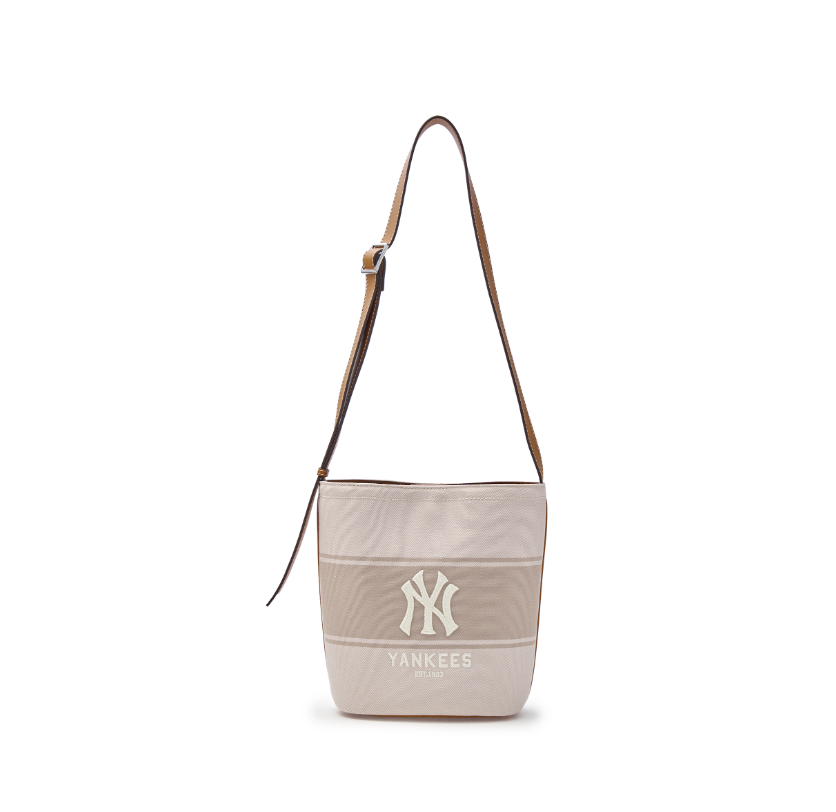 ☆MLB Korea☆ Varsity Lettering Canvas Shoulder Bag NY Black กระเป๋าสะพายไหล่ Varsity Lettering Logo Canvas Shoulder Bag