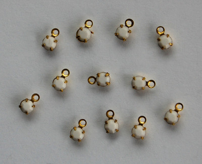 VINTAGE 12 CHALK WHITE SWAROVSKI RHINESTONE TINY PENDANT BEADS GP 17ss
