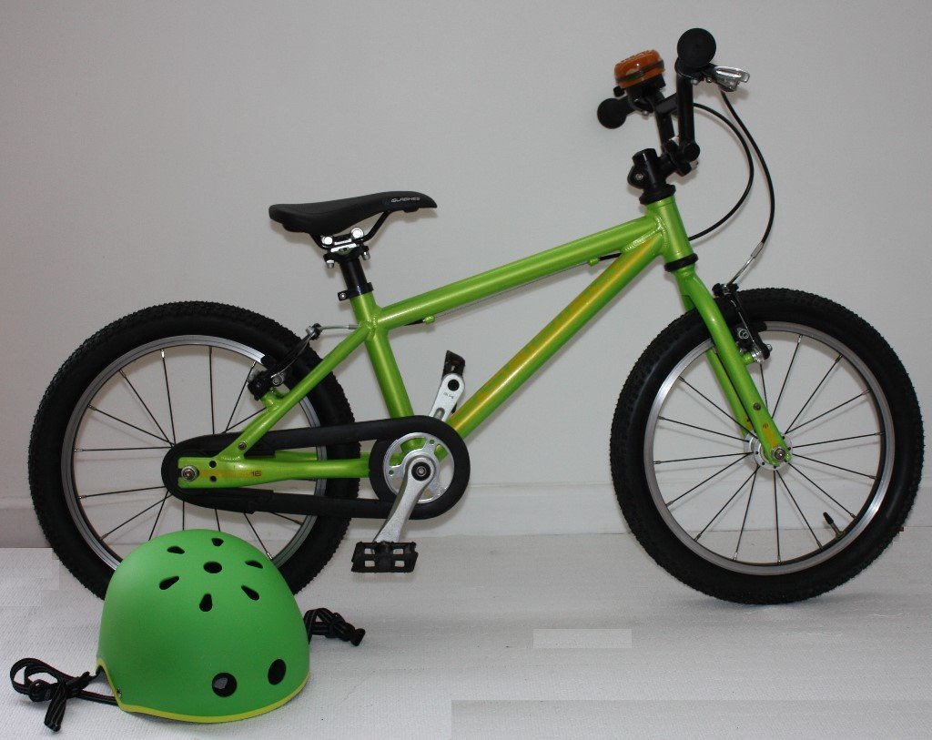 Islabike Cnoc 16 in green boys girls isla bike for ages 4+ in
