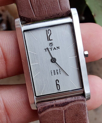 Vintage Titan Edge Quartz Mens Wrist Watch Excellent Working Brown Starp