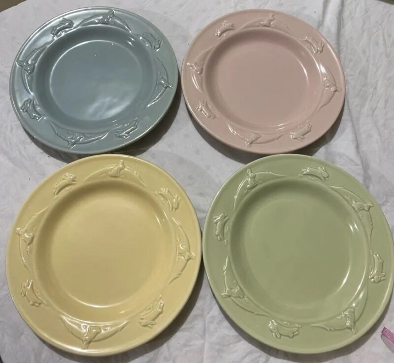 4 Hallmark Easter 8 1/2" Pastel Salad/Dessert Plates  BUNNIES Retired Ceramic