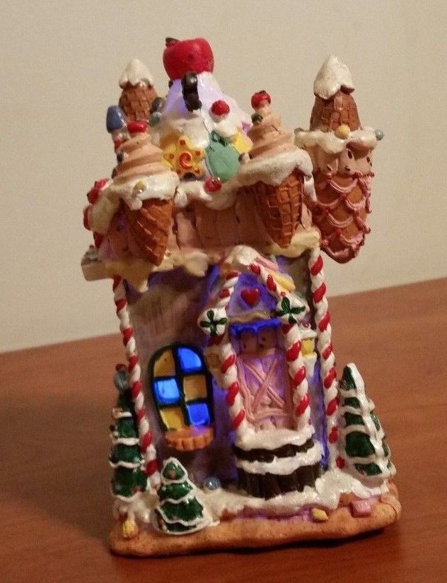 Gingermint Sweet Collection Light up Gingerbread House From Cracker Barrel