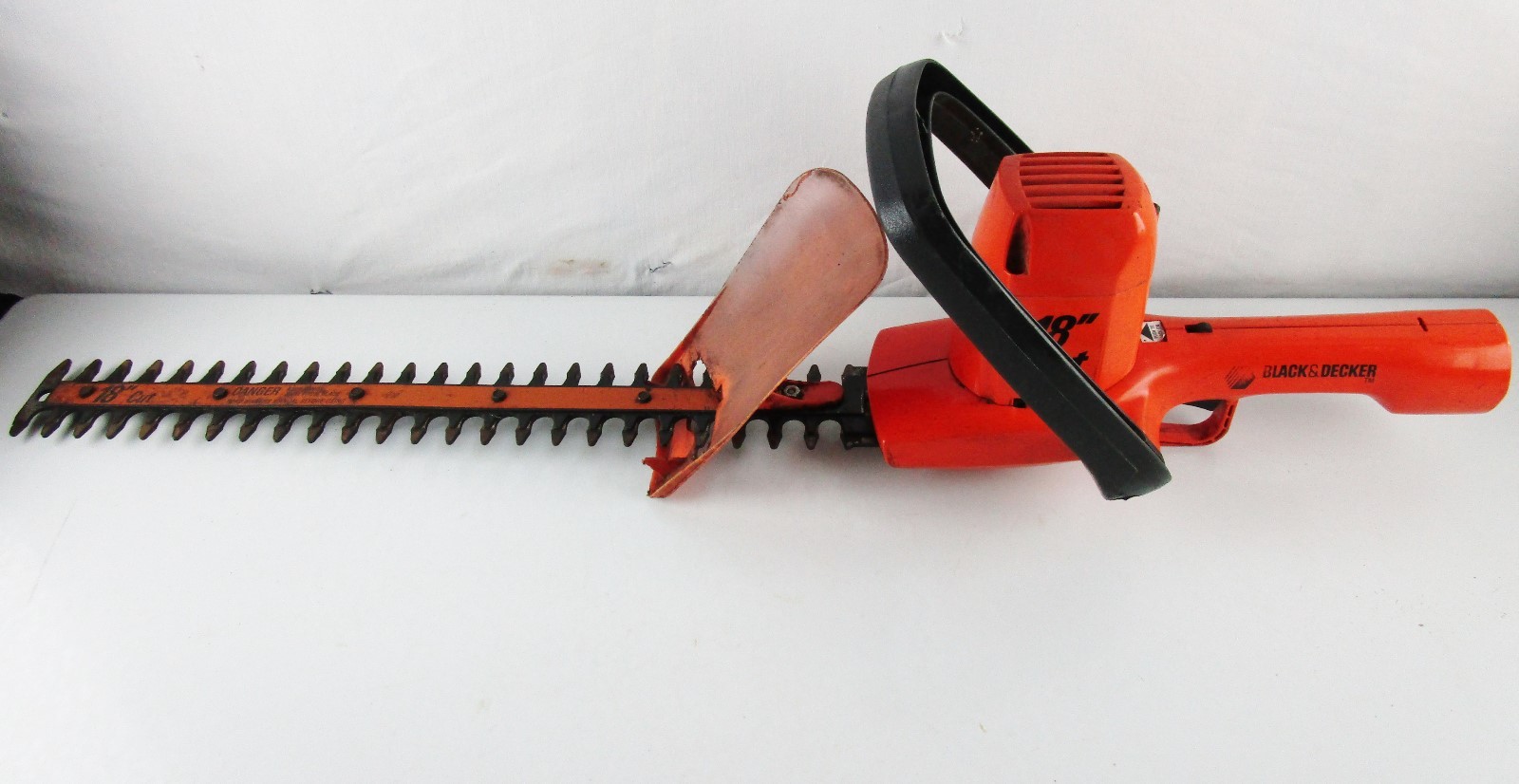 Vintage Black & Decker 18'' Hedge Trimmer Type 3 Electric Tool No. 8134