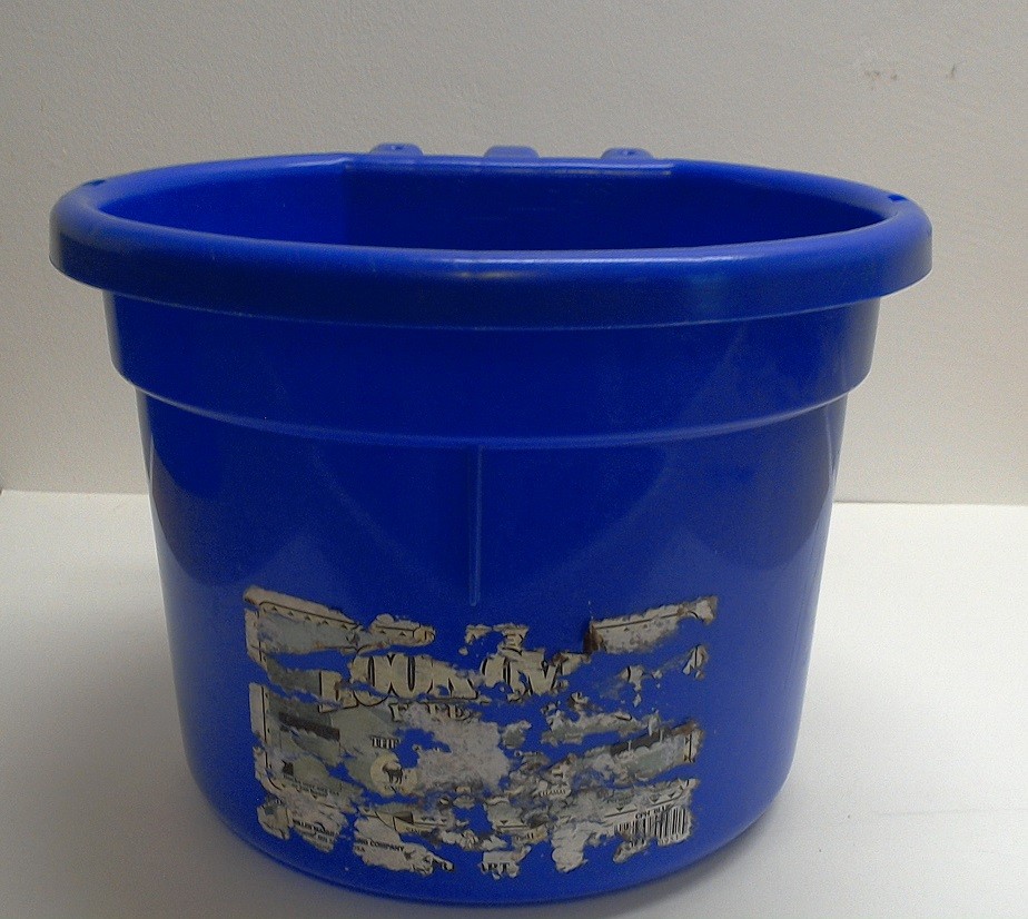 Little Giant DuraFlex Hook Over Plastic Feeder   8 Qt   Blue
