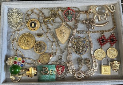 Vintage - New Lion Crest Mid evil Jewelry    Chunky Necklace Brooch Crown 22 Pc