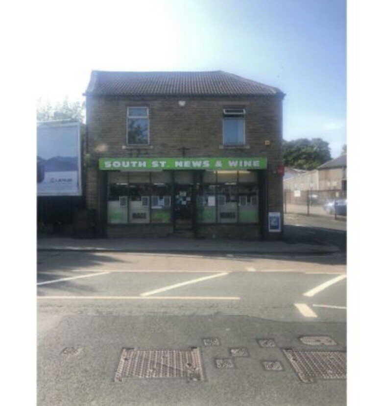 Shop to rent with 3 bedroom living in Keighley in