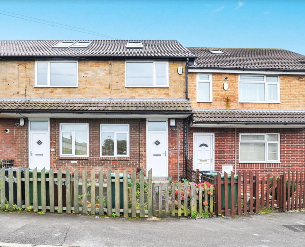 3 bedroom flat in Vesper Road, Leeds, LS5 in Kirkstall, West