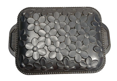 Nordic Ware Daisy Cake Pan 10 Cups 9x11 Floral Flowers Cast Mold Made in USA