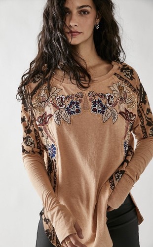 

Футболка Free People Tall Tales с вышивкой и отверстием для большого пальца, топ, Golden nugget combo