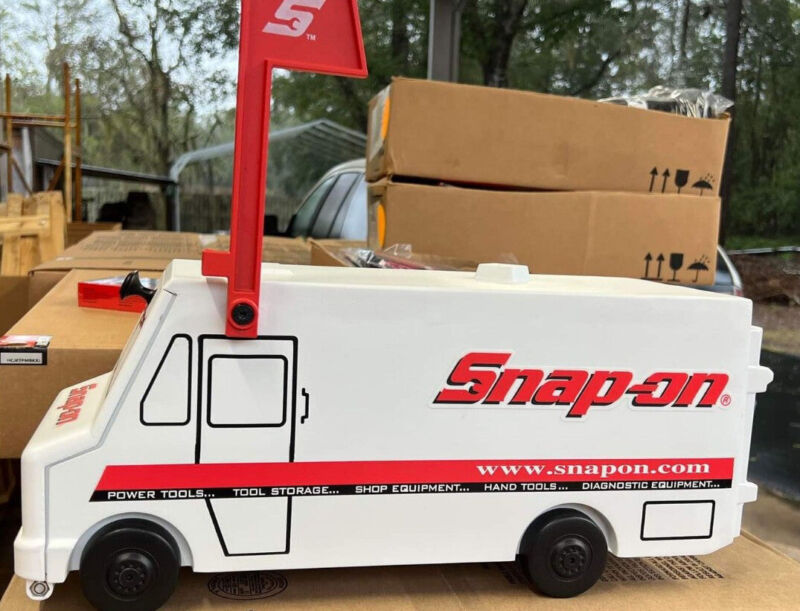 SNAP ON TOOLS Truck Mailbox Rare Limited EDITION SSX22P166 NEW IN ORIGINAL BOX