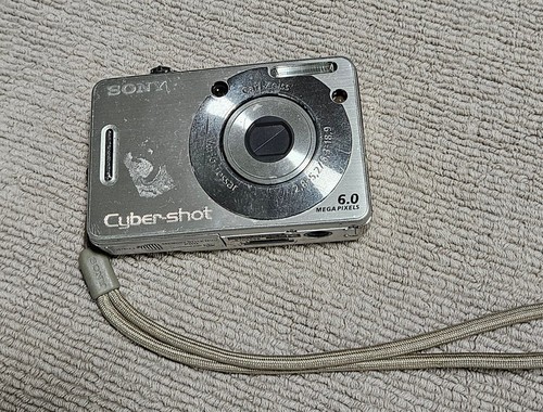【動作確認済】SONY Cyber-shot DSC-W50 デジカメ シルバー Sony Cyber-shot DSC-W50 6.0MP Digital Camera - Silver for