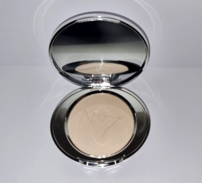 Boots No7 Lift Luminate Triple Action Finishing Powder Light New Sealed