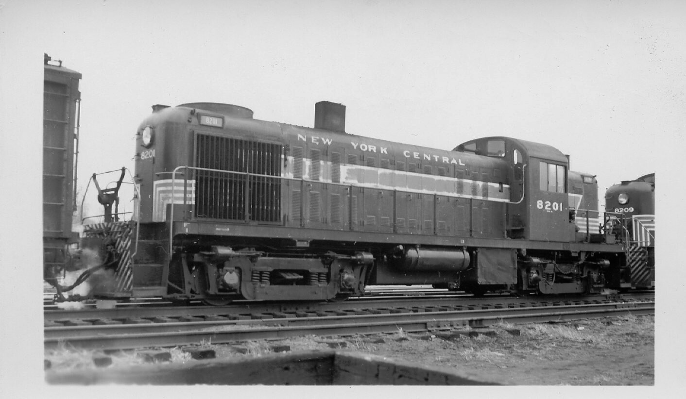3E267 RP 1952 NEW YORK CENTRAL RAILROAD LOCO #8201 ALCO RS2
