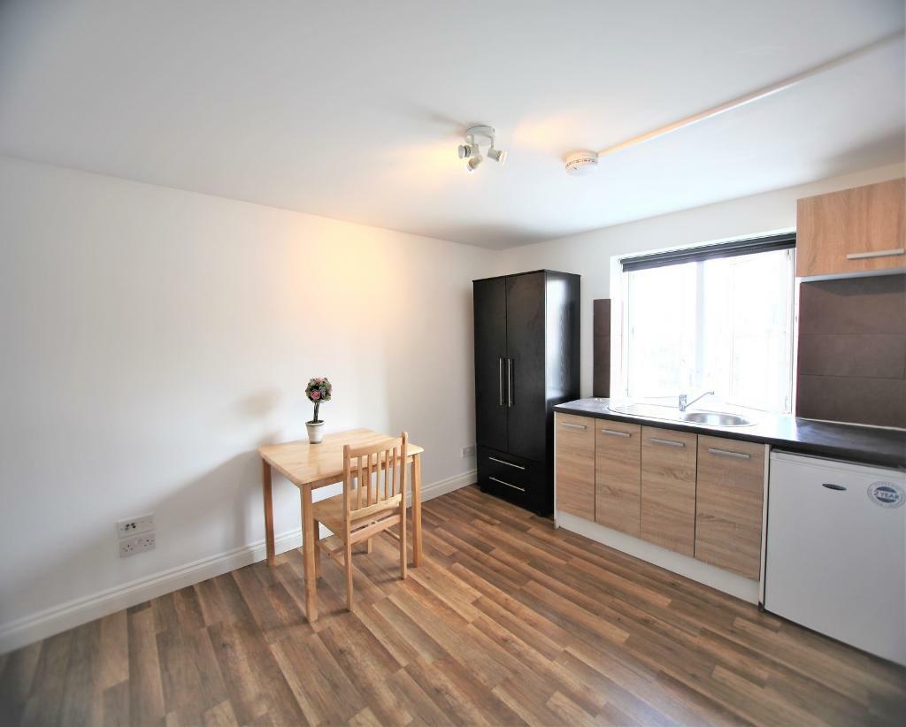 Studio flat in Brent Street, Hendon, NW4 in Hendon, London Gumtree