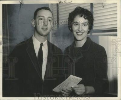 1962 Press Photo People at New Orleans Fair Grounds clubhouse - noo35451