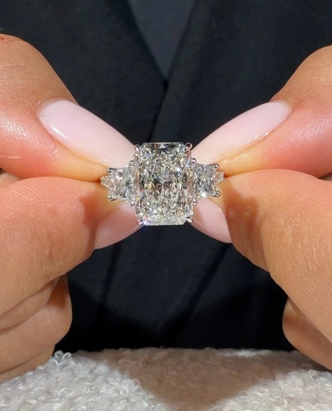 4.30CT Radiant Cut EF/VS Lab Grown Diamond Solitaire Wedding Ring 14K White Gold