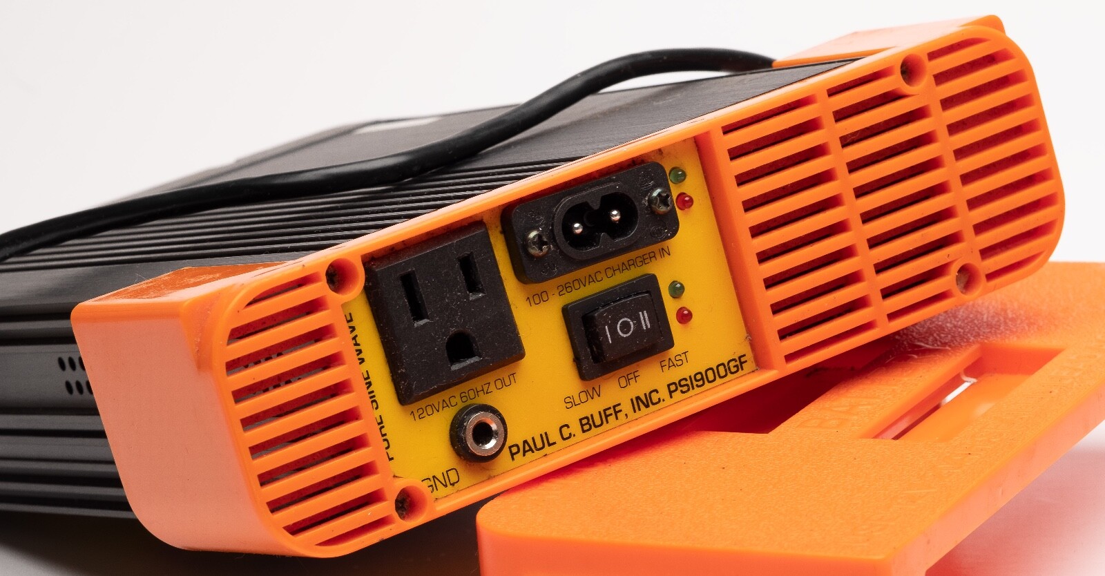 Paul C Buff Vagabond II Portable Strobe Flash Power System - NEEDS NEW BATTERY