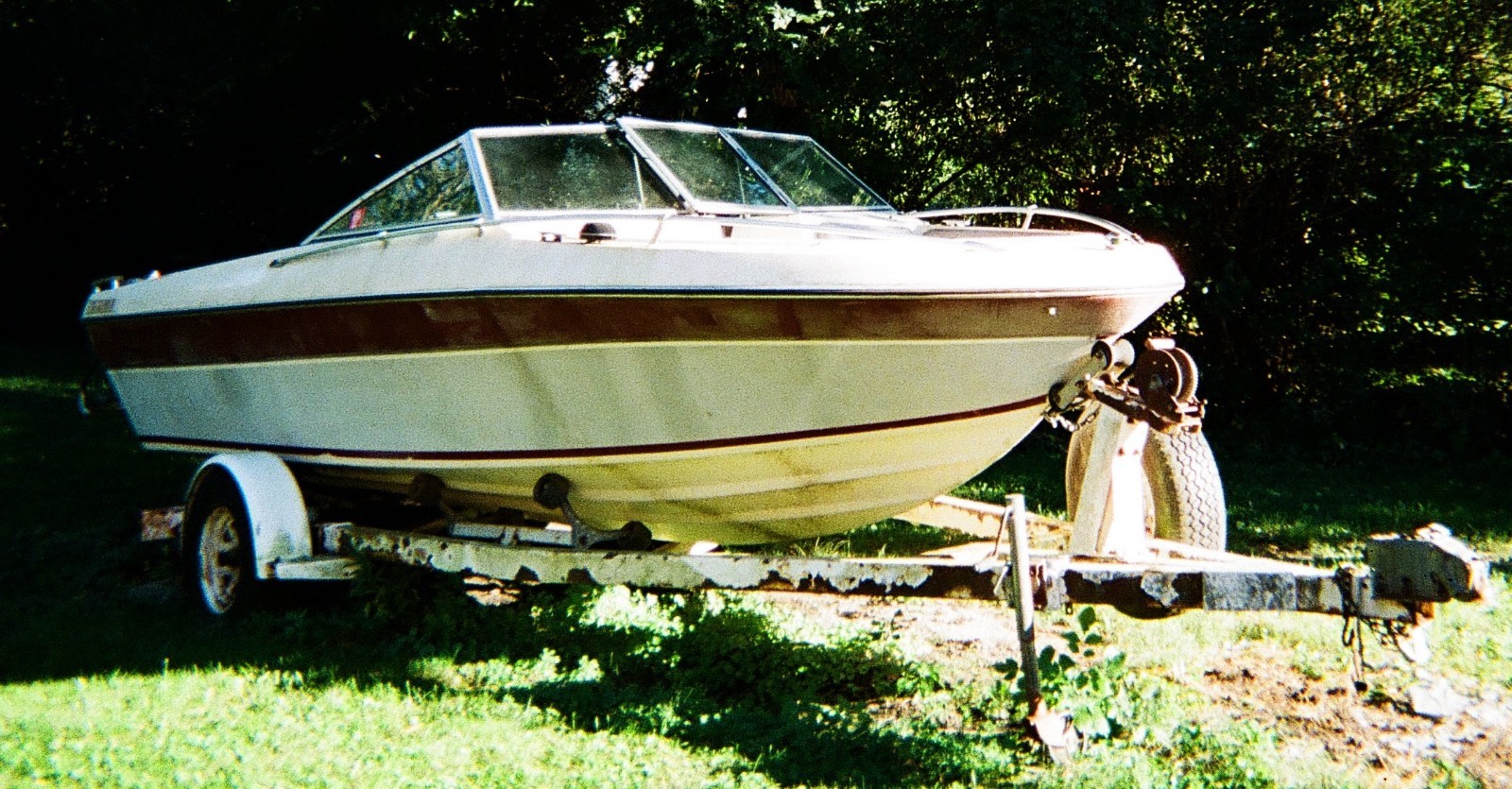 LF - 1984 Imperial 19' Bowrider & Trailer - Illinois