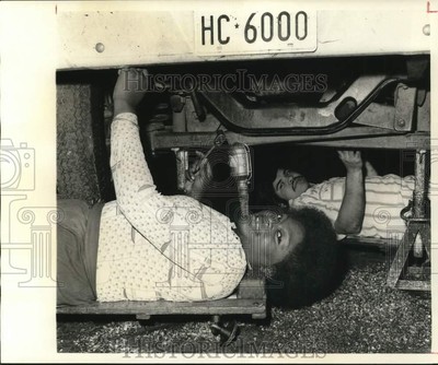1975 Press Photo Mary Gilbert and Rickey Cantu at Sam Houston High School Class
