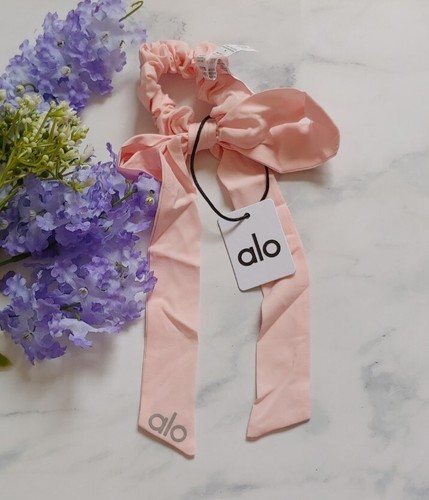 Alo Yoga Bow Hair Tie Scrunchie Love Knot Ballet Pink OS | eBay