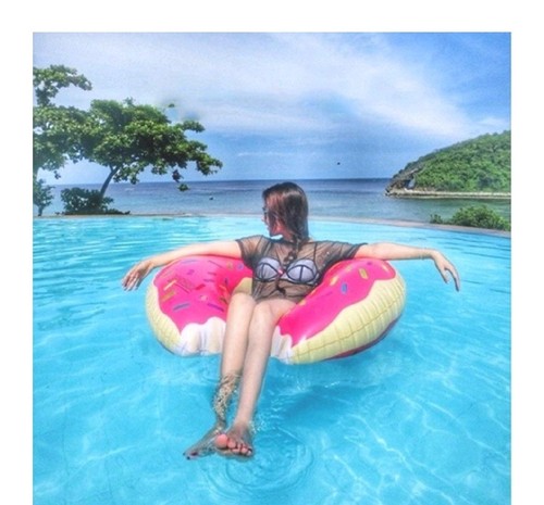Inflatable Giant Donut Ring Float Pink Swimming Pool Tube 120CM Keedi & ball