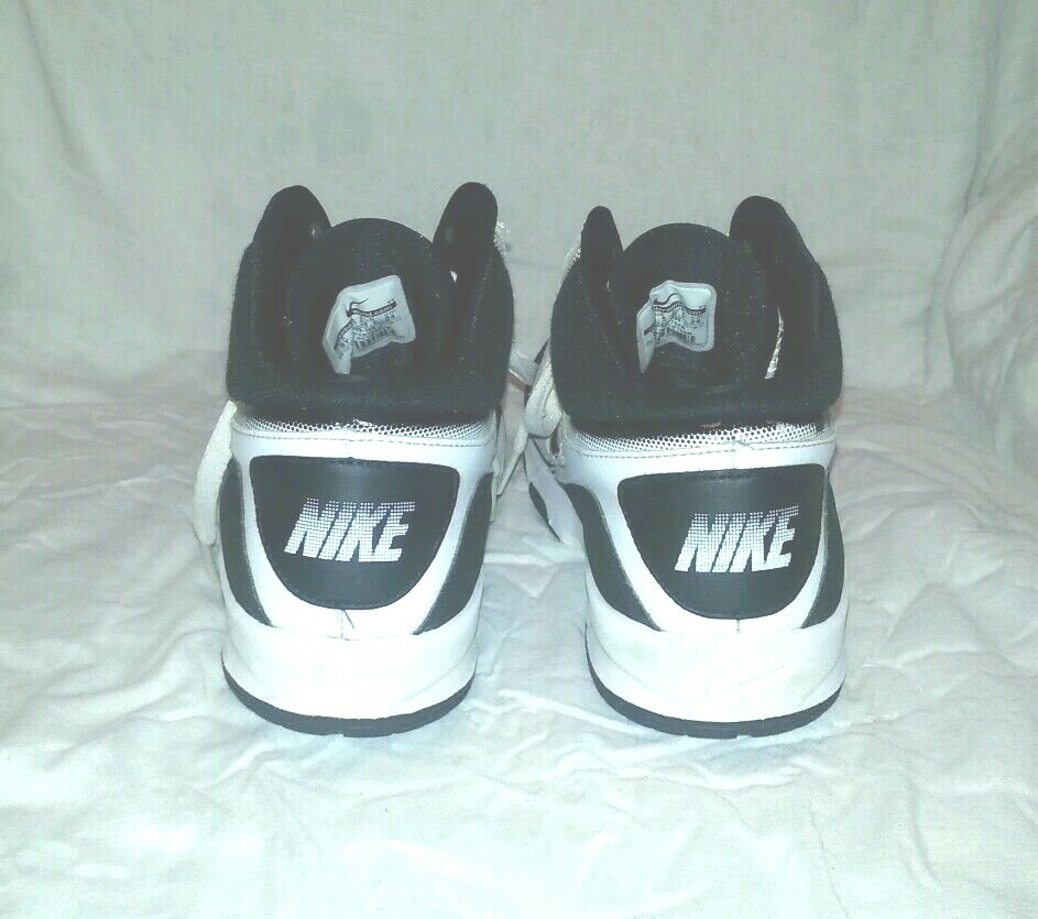 NIKE ELITE LEATHER HIGH TOP BASKETBALL SHOES- ( SIZE 6Y ) YOUTH