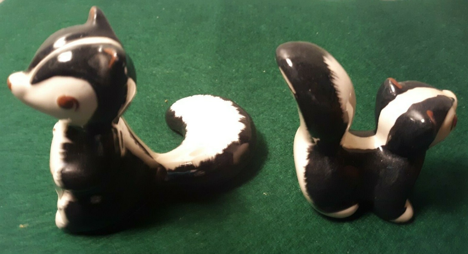 Vintage ROBERT SIMMONS Ceramic SKUNK COUPLE Miniature Figurines PEWEY & PEWETTE